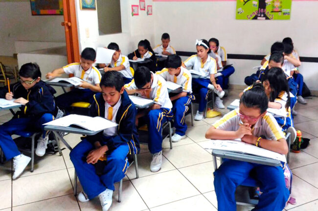 cabello-largo-en-un-nino-impedimento-para-matricularse