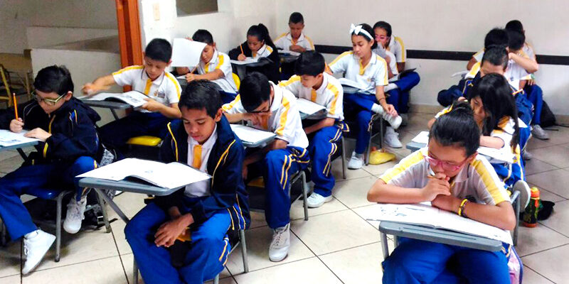 cabello-largo-en-un-nino-impedimento-para-matricularse
